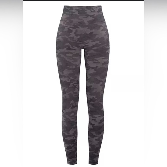 NWT Spanx Look At Me Now Black Camo Leggings Size Large. MSRP $68. - Picture 1 of 7